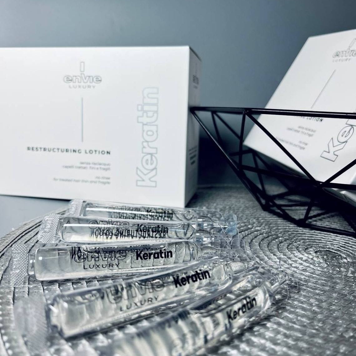 Ампула для реконструкції пошкодженого волосся LUXURY KERATIN ENVIE 1*10 мл