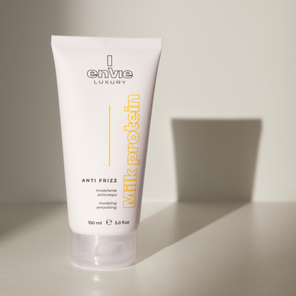 Флюїд з рогладжуючим ефектом з молочними протеїнами LUXURY MILK ENVIE 150 мл